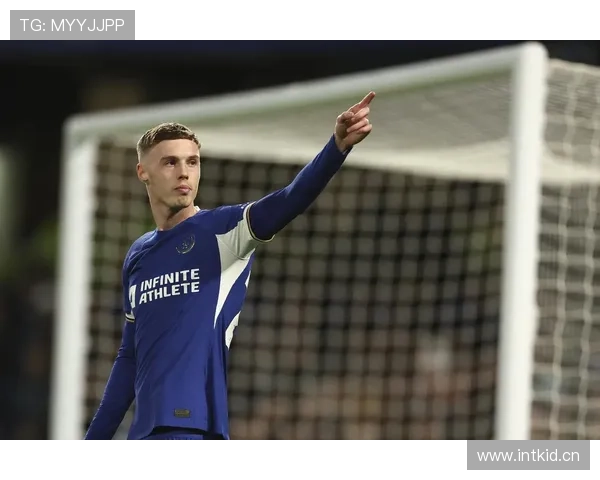 切尔西中场人满为患却功能重叠，阵容臃肿拖累全队节奏与攻防转换效率