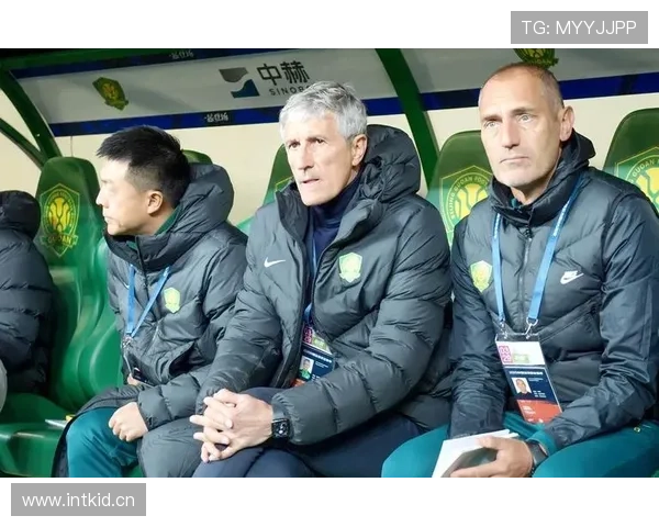 国安新帅战术突变引发队内震荡：昔日“铁血防线”为何成为球队争冠路上的最大隐患？