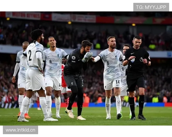 拜仁慕尼黑攻防转换漏洞持续显现，现阶段防守稳定性面临考验