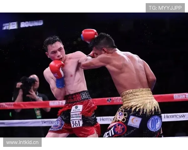 徐灿训练完直接去菜市场砍价，拳台上的狠劲儿全用在挑土豆上了？