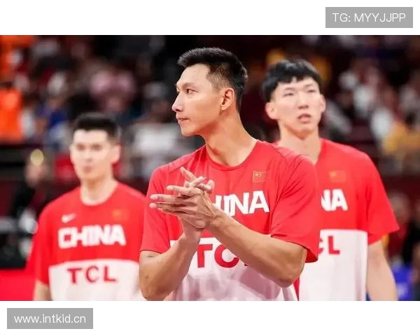 易建联家里那泳池，比咱们小区健身房还豪华，这生活真让人心慌